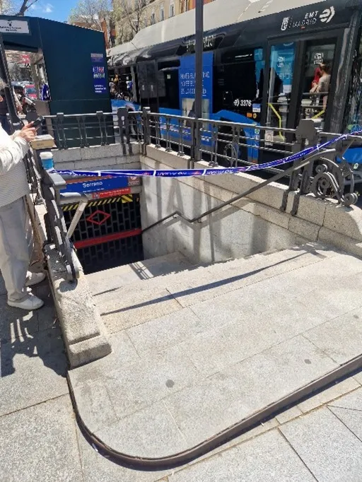 Metro stations all shut due to power outage
